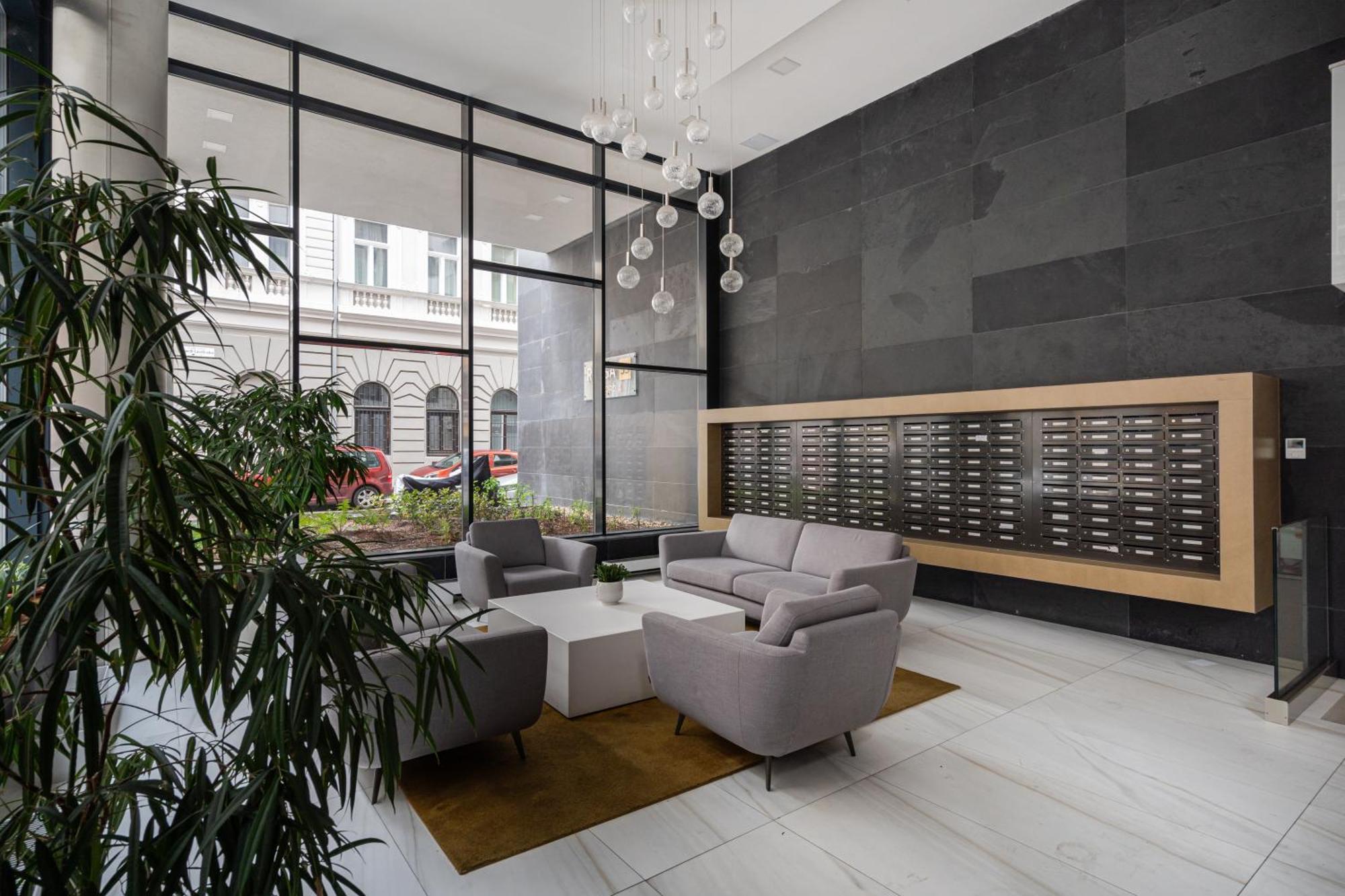 Blooming Budapest Apartment With Free Underground Parking Zewnętrze zdjęcie